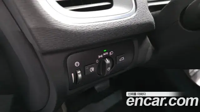 Volvo V40 Cross Country 2019 — Photo 27/38