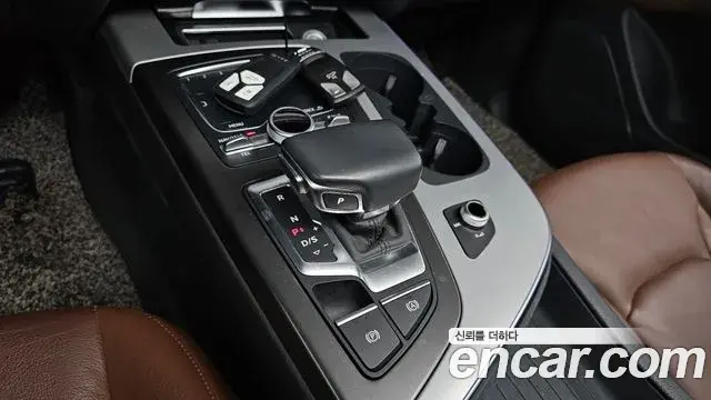 Audi Q7 2019 — Photo 11/31
