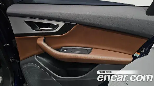 Audi Q7 2019 — Photo 6/31