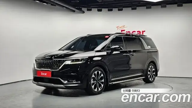 Kia Carnival 2023 — ფოტო 18/30
