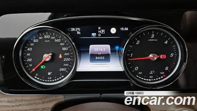 Mercedes-Benz E-Class 2019 — Photo 14/33