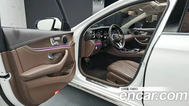 Mercedes-Benz E-Class 2019 — Photo 18/33