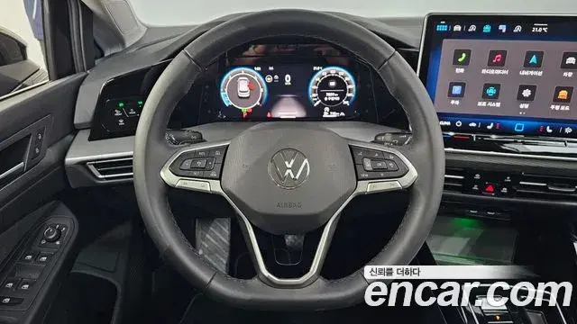 Volkswagen Golf 2025 — Photo 12/20