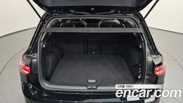 Volkswagen Golf 2025 — Photo 17/20