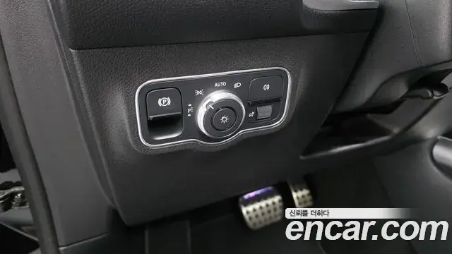 Mercedes-Benz GLB-Class 2023 — Фото 17/20