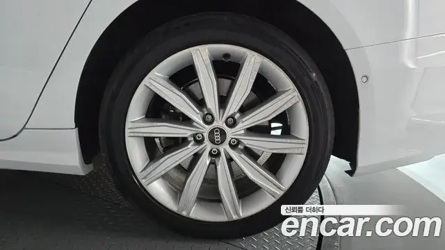 Audi A6 2021 — ფოტო 3/30