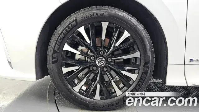 Toyota Alphard 2025 — Photo 5/20