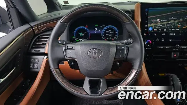 Toyota Alphard 2025 — Photo 13/20