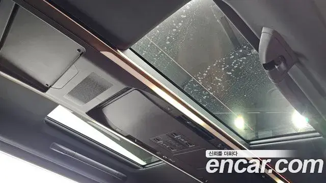 Toyota Alphard 2025 — Photo 17/20