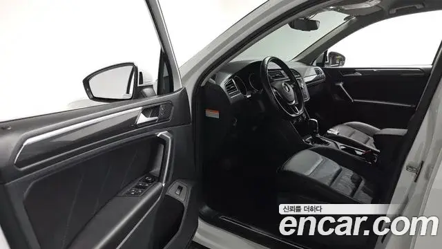 Volkswagen Tiguan 2018 — Photo 25/32