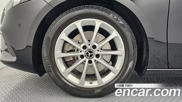 Mercedes-Benz A-Class 2020 — ფოტო 23/30
