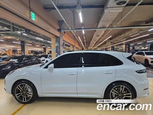 Porsche Cayenne 2021 — Photo 5/20