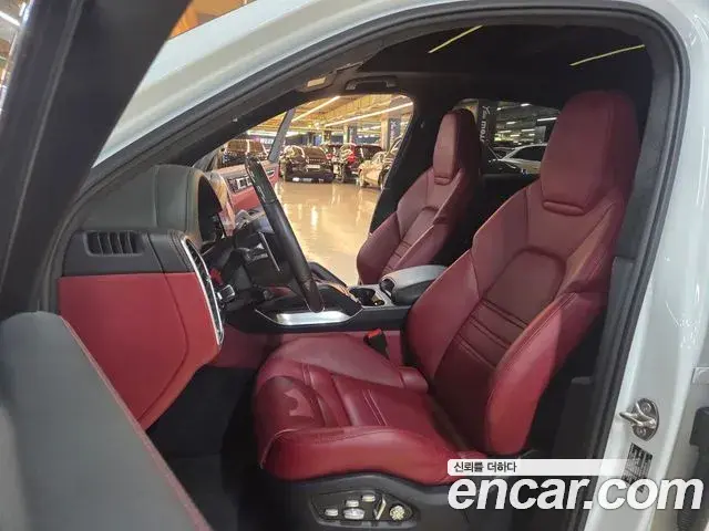 Porsche Cayenne 2021 — Photo 12/20