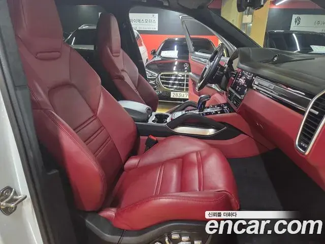 Porsche Cayenne 2021 — Photo 13/20