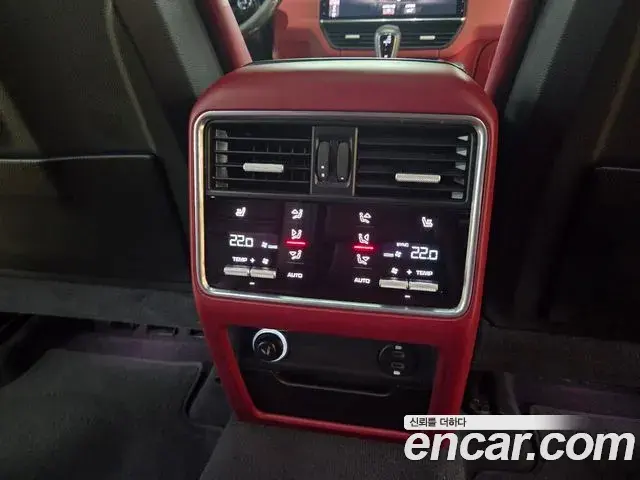 Porsche Cayenne 2021 — Photo 15/20