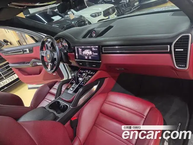 Porsche Cayenne 2021 — Photo 18/20