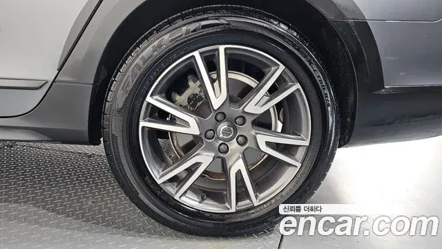 Volvo V90 Cross Country 2020 — ფოტო 21/36