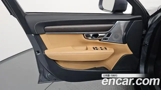 Volvo V90 Cross Country 2020 — ფოტო 2/36