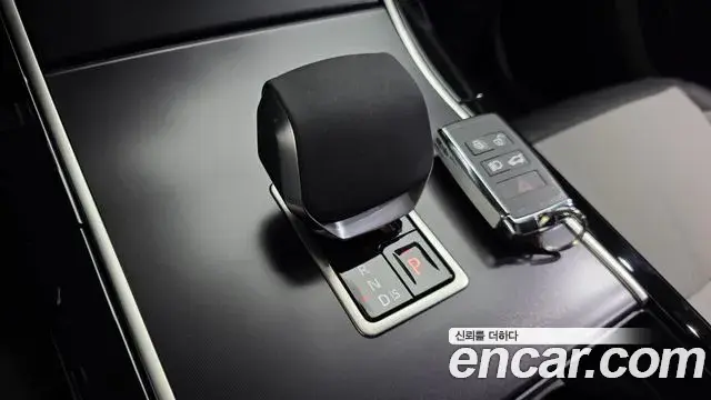 Land Rover Range Rover Velar 2026 — Photo 13/20
