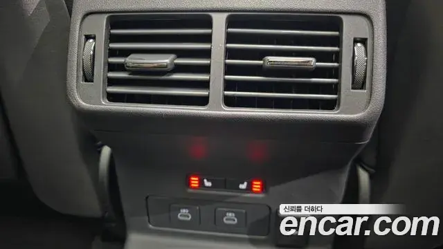 Land Rover Range Rover Velar 2026 — Photo 18/20