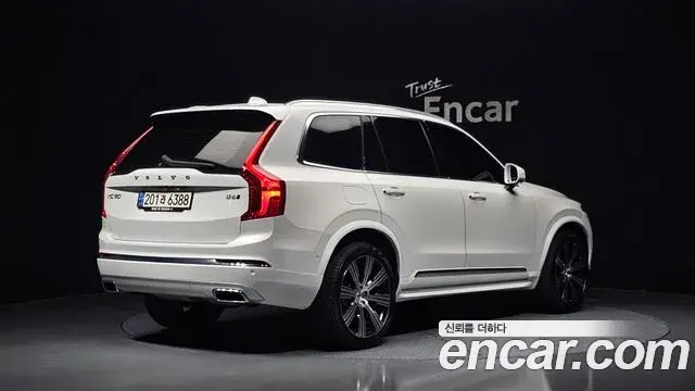 Volvo XC90 2021 — Photo 2/20