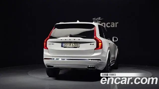 Volvo XC90 2021 — Photo 4/20