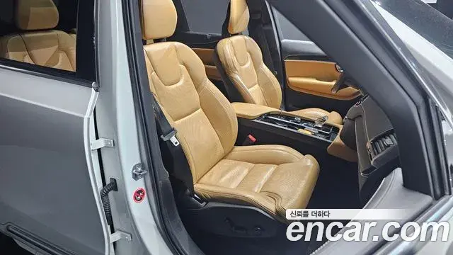 Volvo XC90 2021 — Photo 12/20