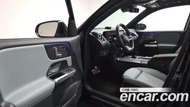 Mercedes-Benz GLB-Class 2025 — Photo 10/20