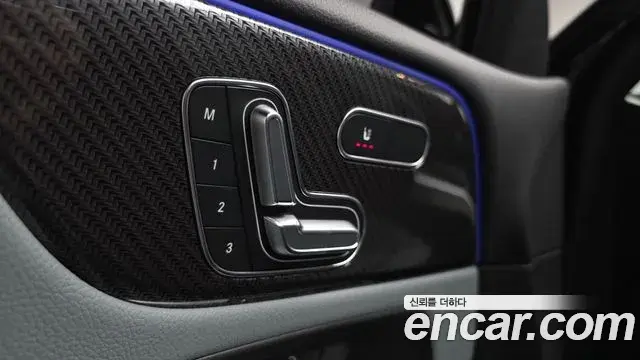 Mercedes-Benz GLB-Class 2025 — Photo 18/20
