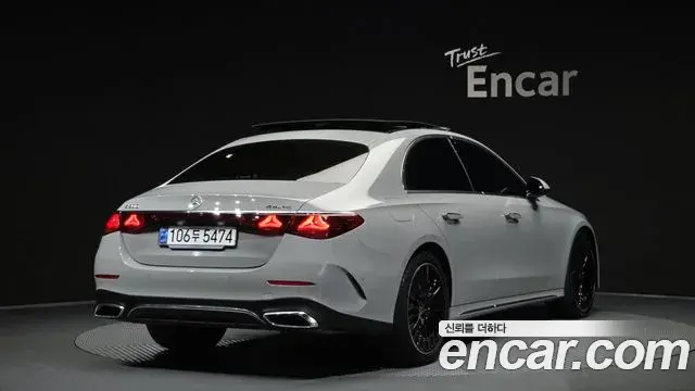 Mercedes-Benz E-Class 2024 — Photo 2/20