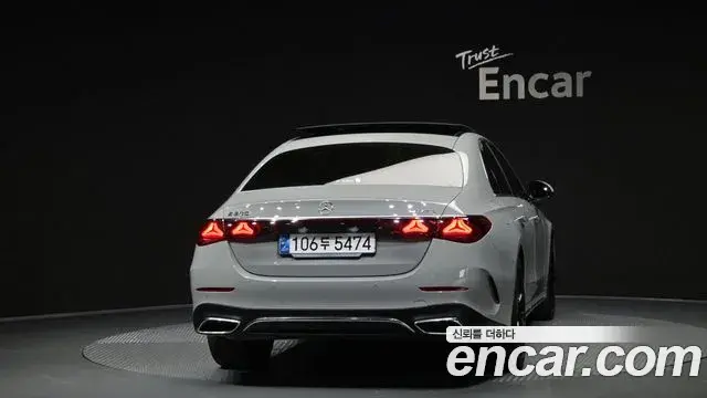 Mercedes-Benz E-Class 2024 — Photo 4/20