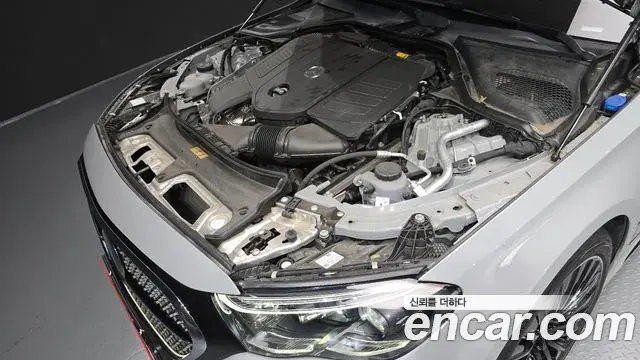Mercedes-Benz E-Class 2024 — Photo 6/20