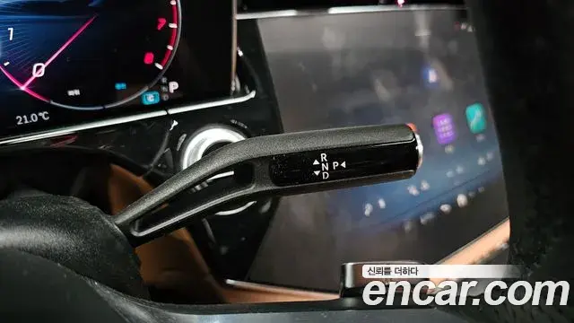 Mercedes-Benz E-Class 2024 — Photo 9/20