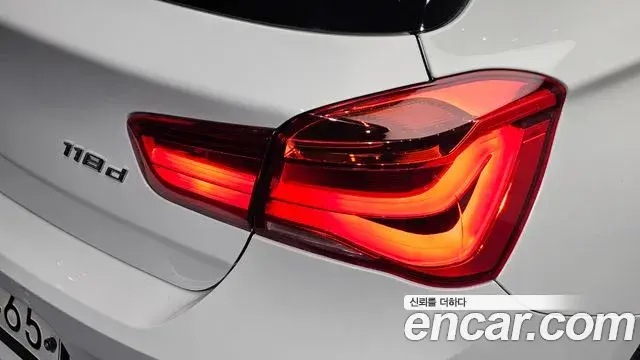 BMW 1 Series 2019 — Şəkil 29/32