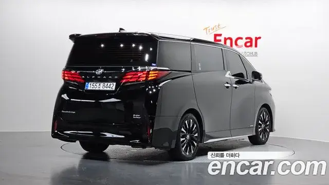 Toyota Alphard 2025 — Photo 2/20
