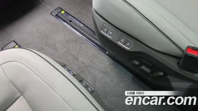 Hyundai Staria 2025 — Photo 19/20
