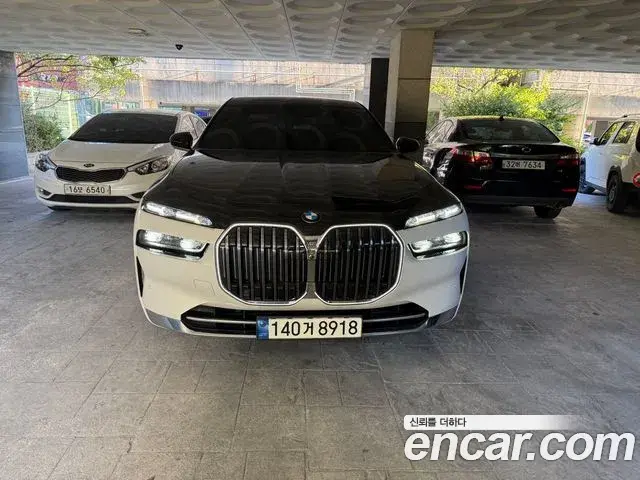 BMW 7 Series 2023 — ფოტო 1/8