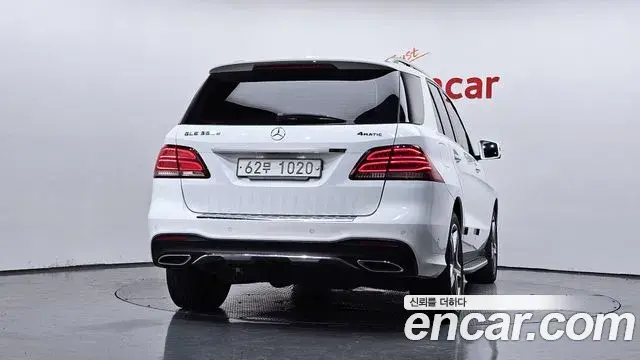Mercedes-Benz GLE-Class 2018 — Şəkil 18/33