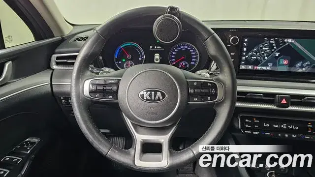Kia K5 2021 — Şəkil 18/32