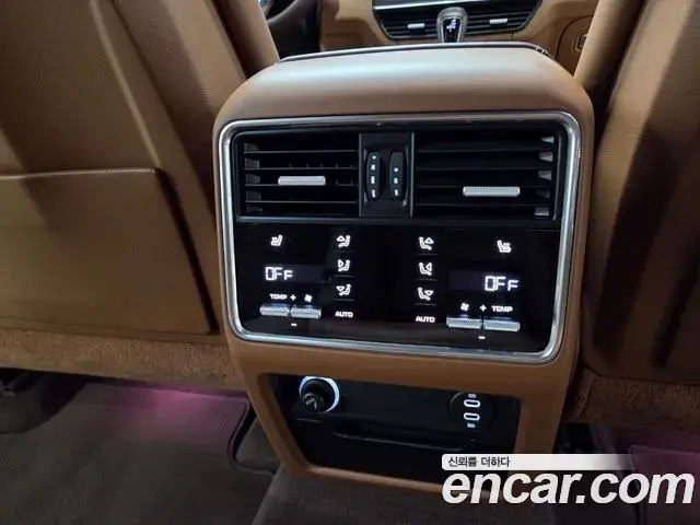 Porsche Cayenne 2021 — Photo 15/20