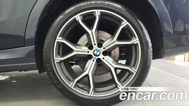 BMW X6 2022 — ფოტო 31/34