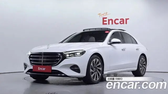 Mercedes-Benz E-Class 2024 — Photo 1/20