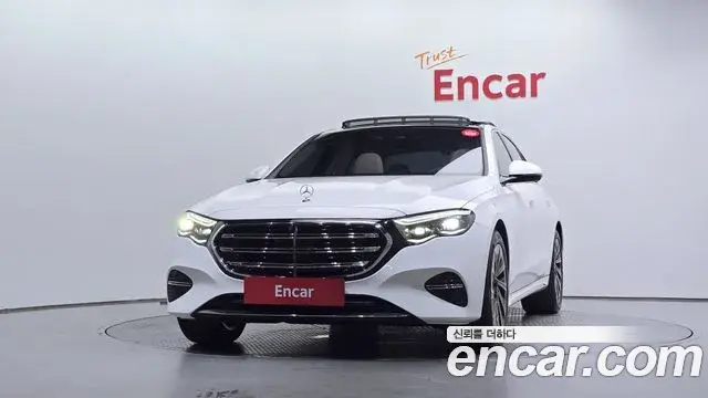 Mercedes-Benz E-Class 2024 — Photo 3/20