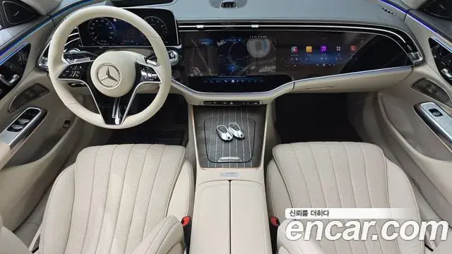 Mercedes-Benz E-Class 2024 — Photo 7/20