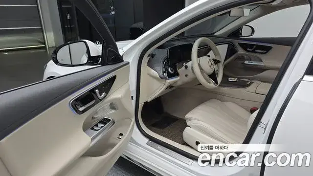 Mercedes-Benz E-Class 2024 — Photo 10/20