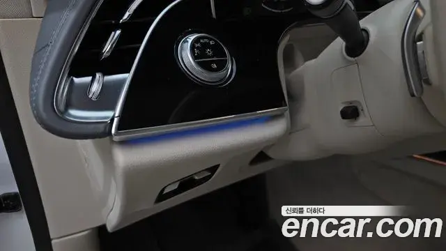 Mercedes-Benz E-Class 2024 — Photo 17/20