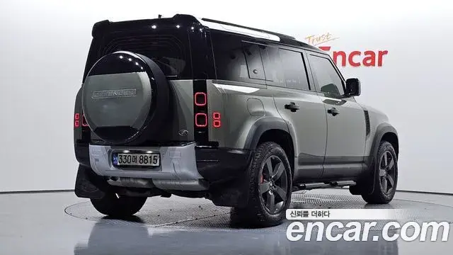 Land Rover Defender 2022 — Фото 2/20