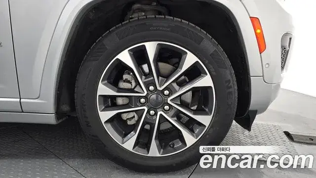 Jeep Grand Cherokee 2021 — Şəkil 14/32