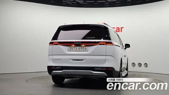 Kia Carnival 2021 — ფოტო 10/20