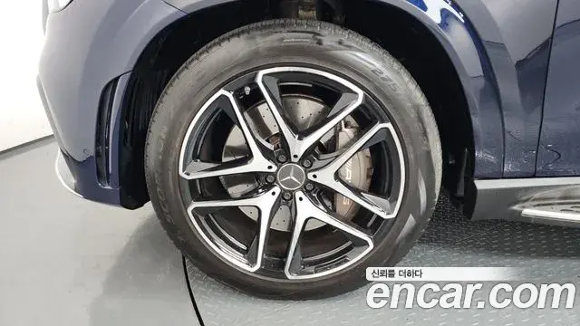 Mercedes-Benz GLE-Class 2021 — Photo 5/20